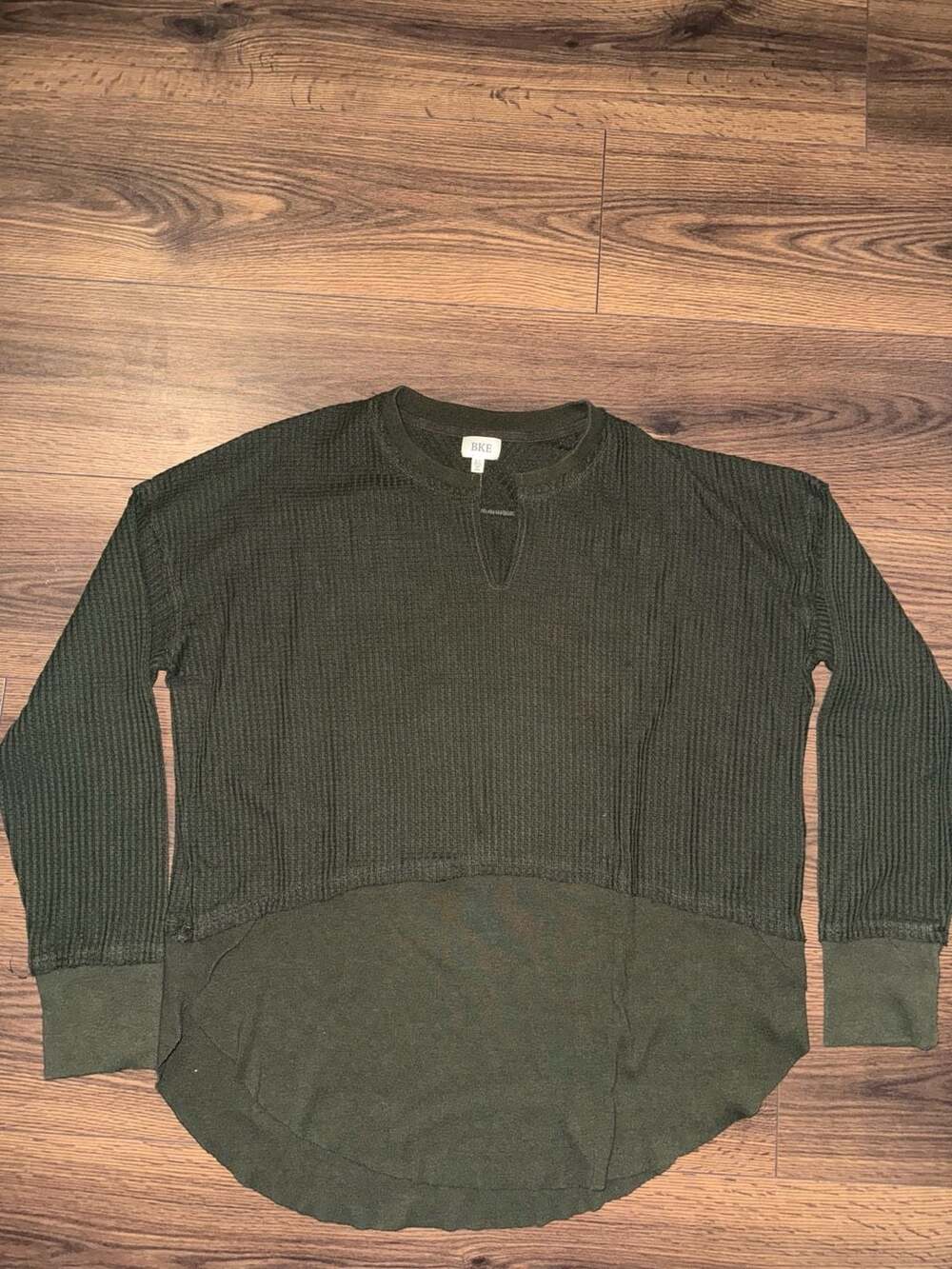 BKE Women's Olive Green Waffle Knit High-Low Henley Long Sleeve Top